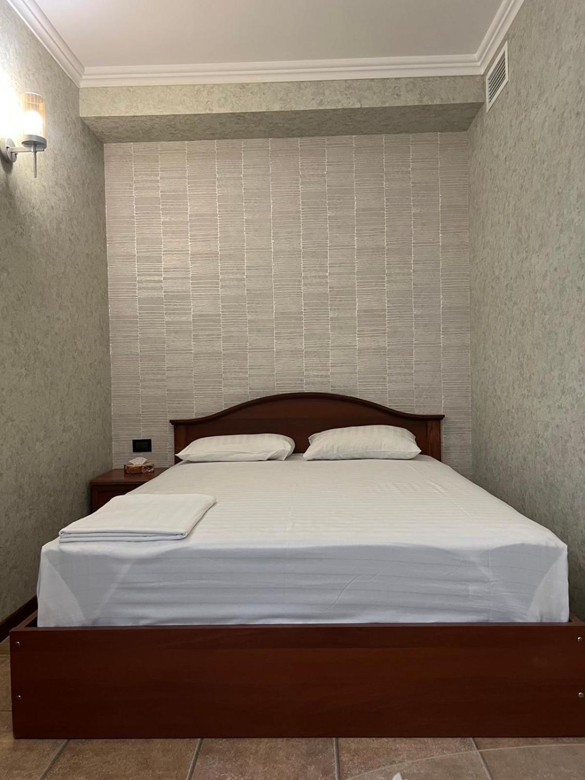Park Avenue Hotel 耶烈万 外观 照片