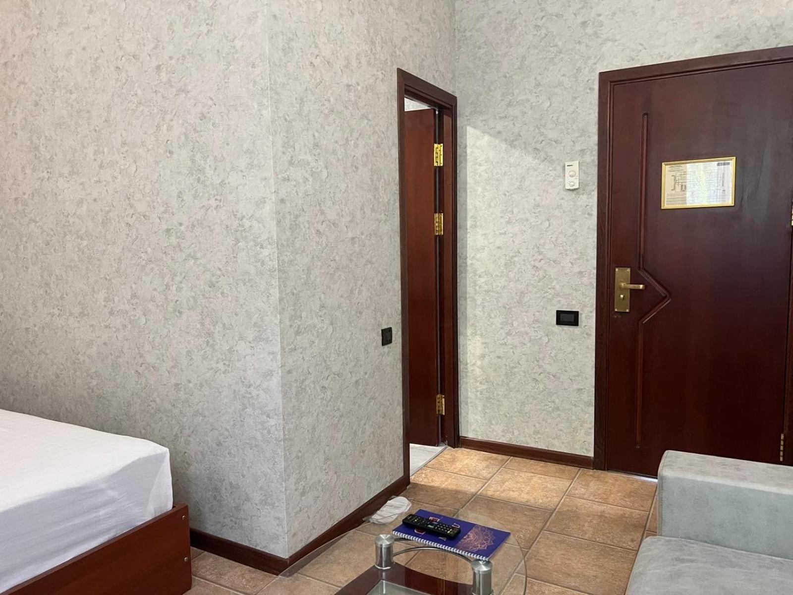 Park Avenue Hotel 耶烈万 外观 照片