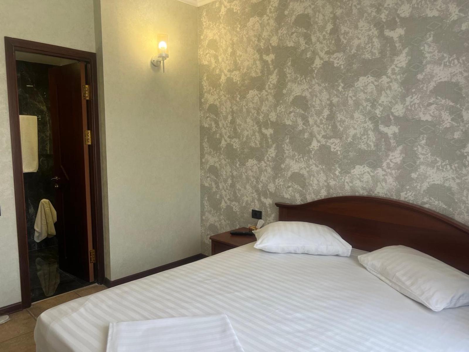 Park Avenue Hotel 耶烈万 外观 照片