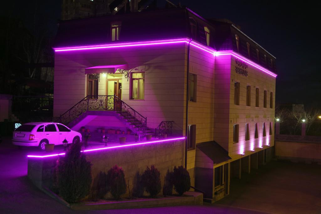 Park Avenue Hotel 耶烈万 外观 照片