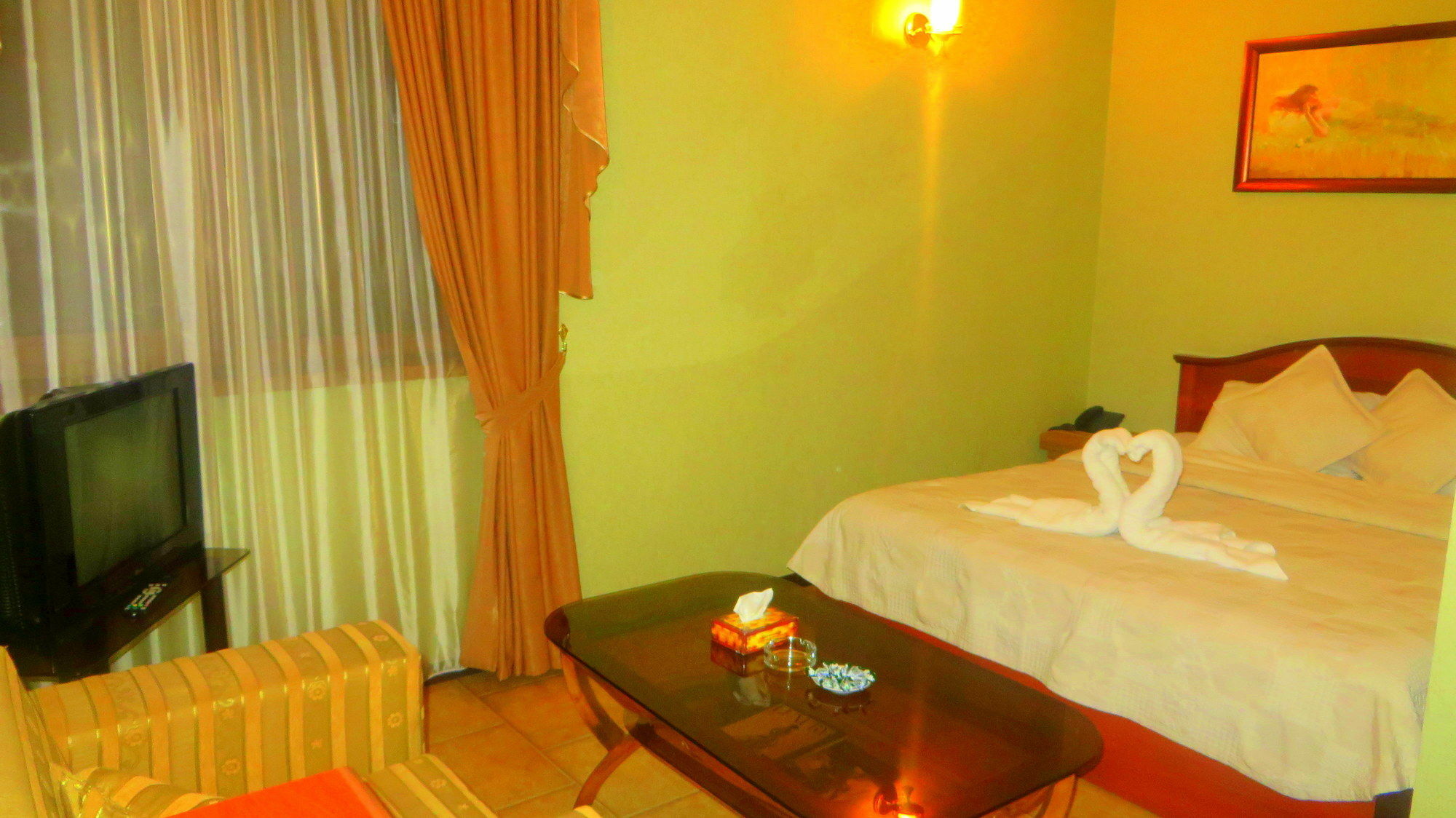 Park Avenue Hotel 耶烈万 外观 照片
